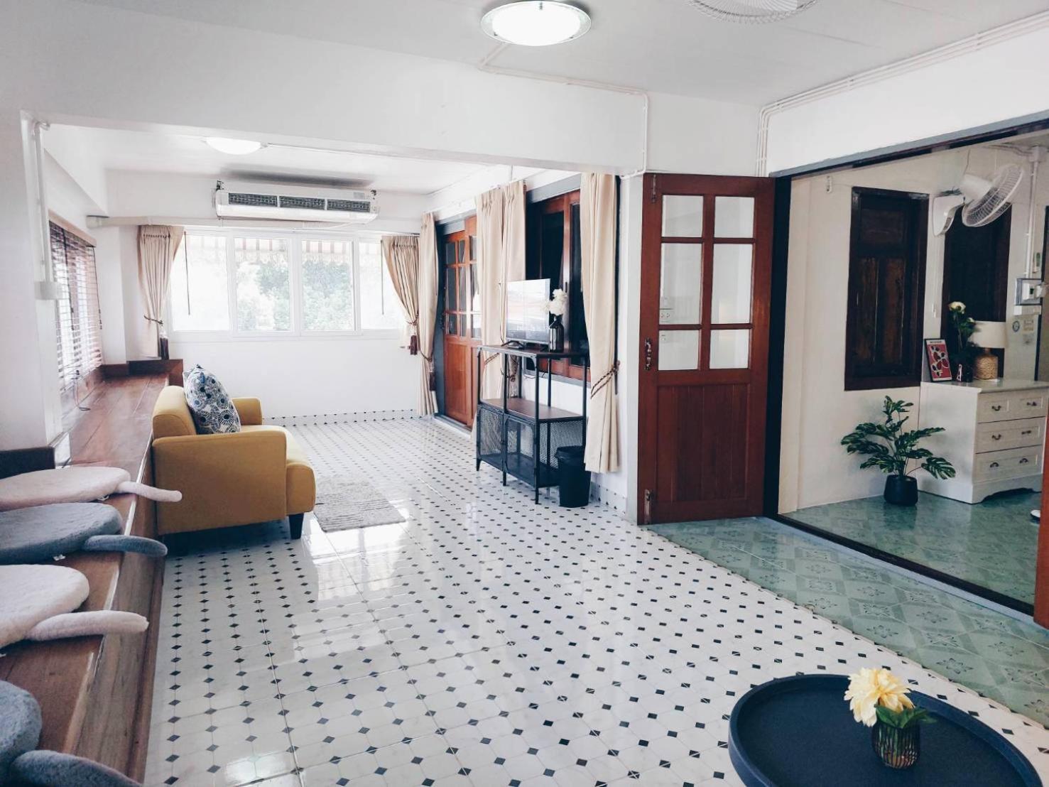 Hello Sunshine Hostel Phra Nakhon Si Ayutthaya Luaran gambar