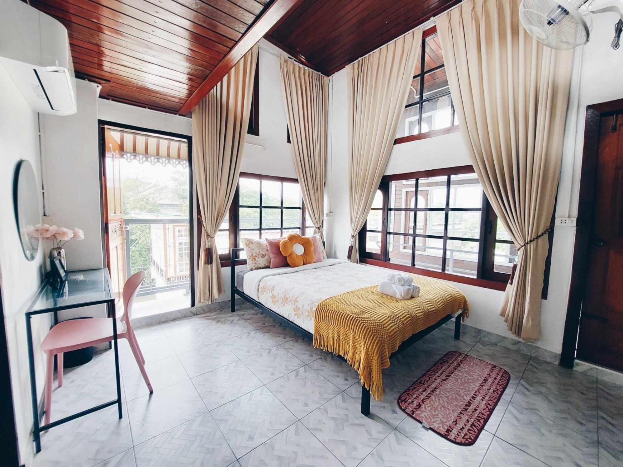 Hello Sunshine Hostel Phra Nakhon Si Ayutthaya Luaran gambar
