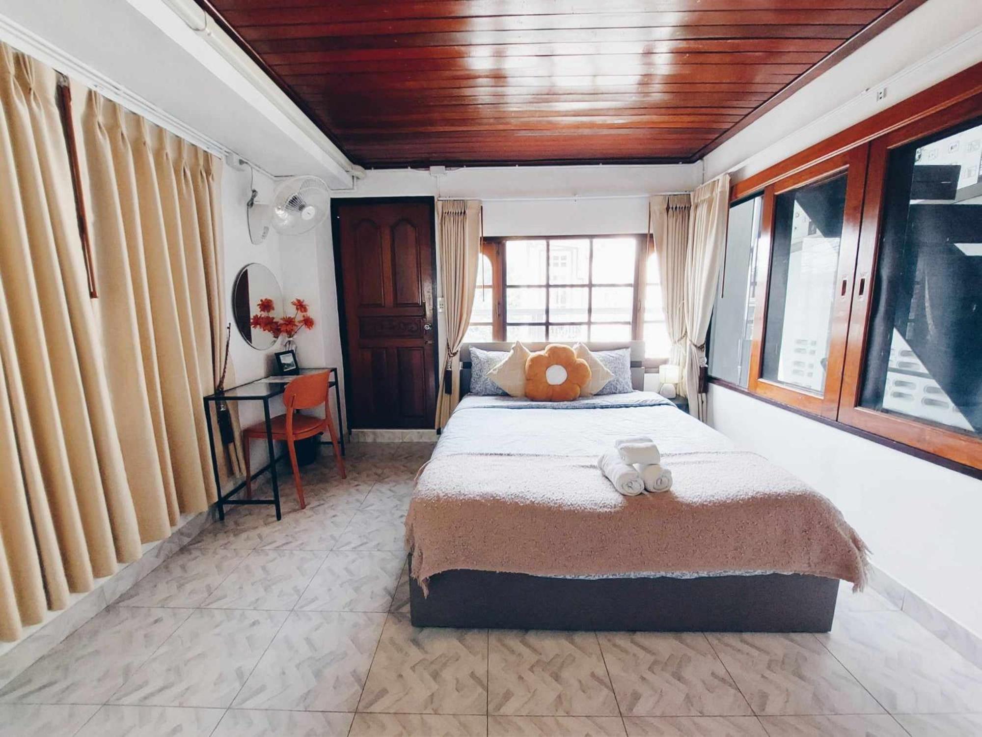 Hello Sunshine Hostel Phra Nakhon Si Ayutthaya Luaran gambar