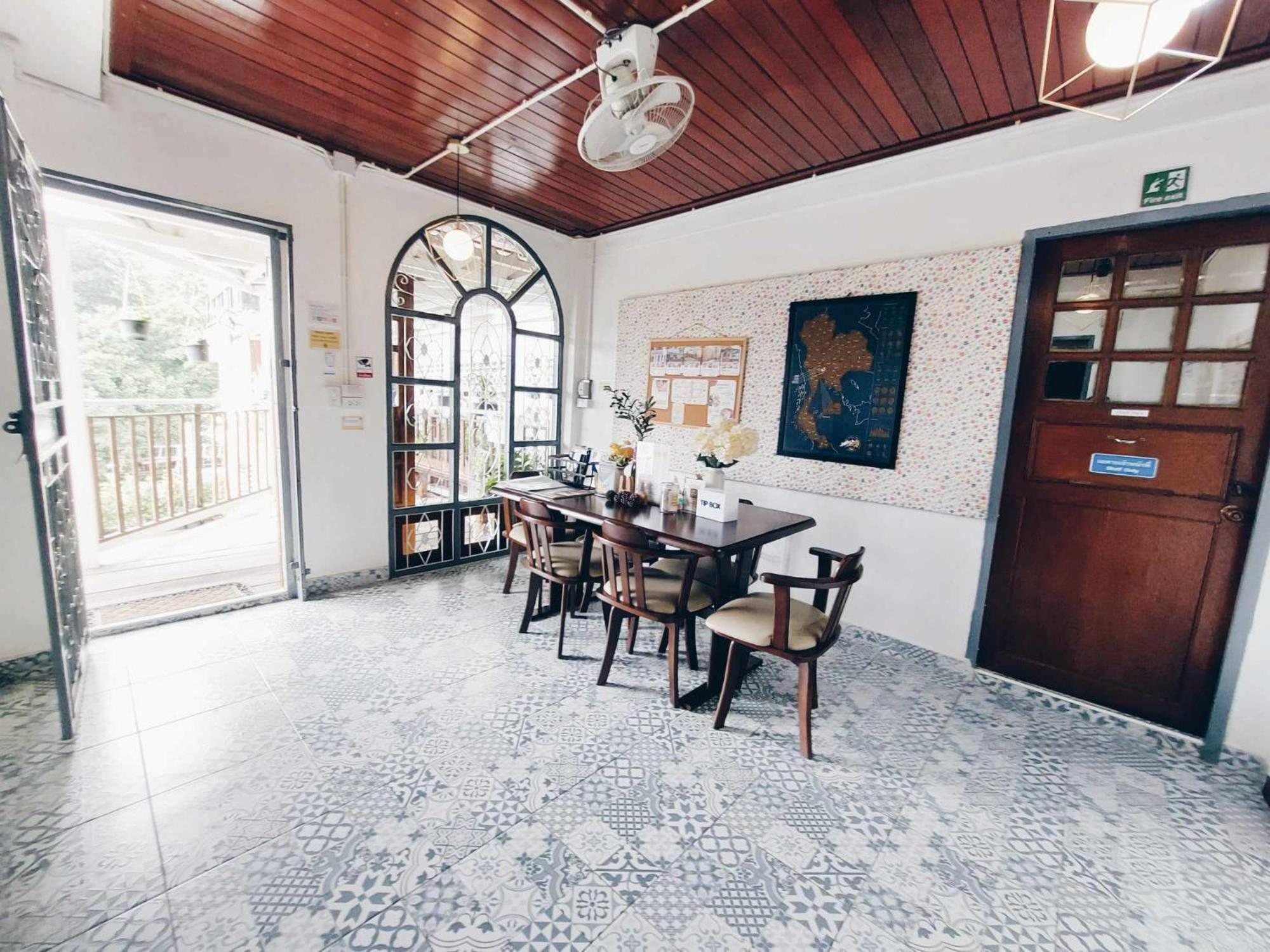 Hello Sunshine Hostel Phra Nakhon Si Ayutthaya Luaran gambar